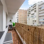 Trendy&zonnig appartement vlak bij zee mét parking