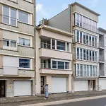 Trendy&zonnig appartement vlak bij zee mét parking